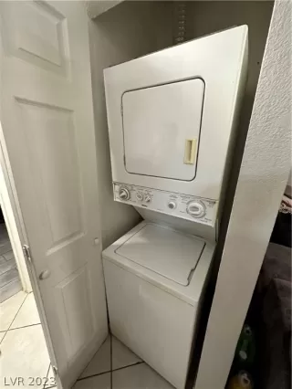 Photo #3: 2469809 Listing