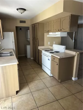 Photo #5: 2469826 Listing 