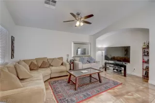 Photo #5: 2469842 Listing