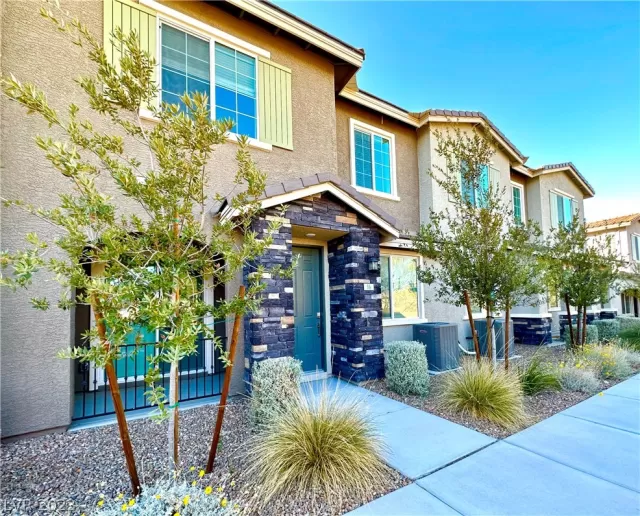 MLS: 2469872 Condo For Sale