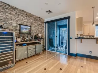 Photo #3: 2469884 Listing 