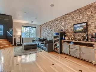 Photo #4: 2469884 Listing 