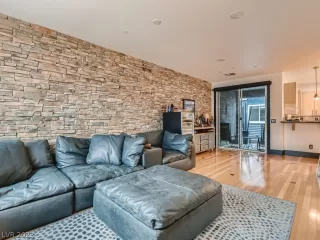 Photo #5: 2469884 Listing 