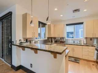 Photo #6: 2469884 Listing 