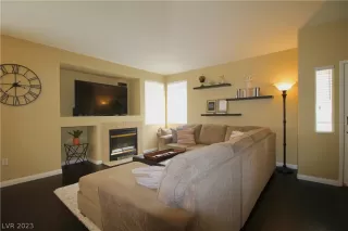 Photo #4: 2469898 Listing 