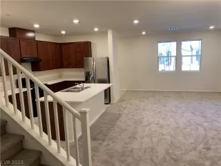 Photo #5: 2469932 Listing 