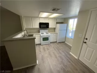 Photo #3: 2469950 Listing 