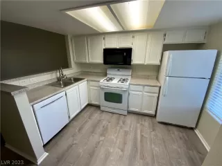 Photo #4: 2469950 Listing 