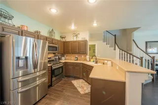 Photo #3: 2469951 Listing