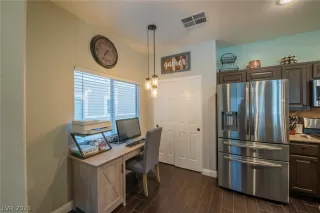 Photo #4: 2469951 Listing