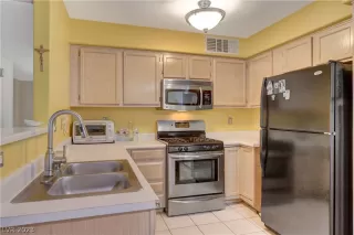 Photo #4: 2469962 Listing