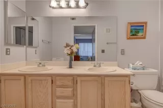 Photo #6: 2469962 Listing