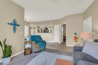 Photo #6: 2469969 Listing