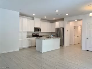 Photo #3: 2470000 Listing 