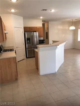 Photo #4: 2470026 Listing 