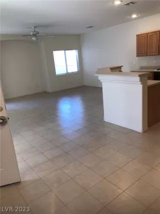 Photo #5: 2470026 Listing 