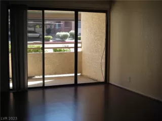 Photo #3: 2470030 Listing 