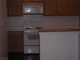 Photo #4: 2470030 Listing 