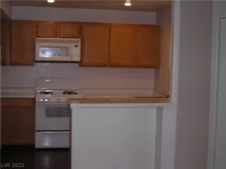 Photo #6: 2470030 Listing 