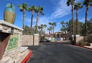 Photo #5: 2470038 Listing