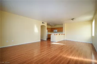 Photo #6: 2470038 Listing