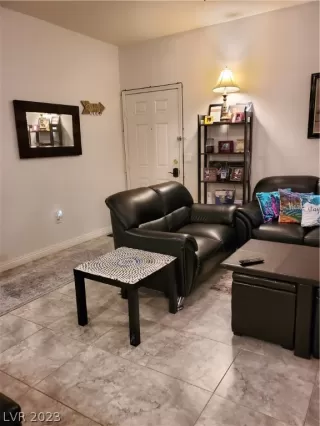 Photo #1: 2470042 Listing 