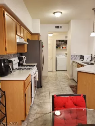 Photo #4: 2470042 Listing 