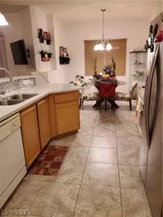 Photo #6: 2470042 Listing 