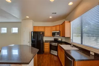 Photo #1: 2470047 Listing 