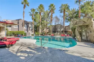 Photo #4: 2470062 Listing