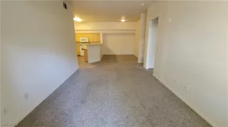 Photo #4: 2470067 Listing