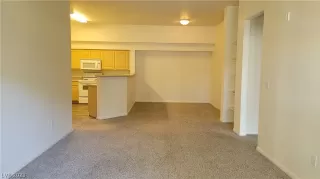 Photo #5: 2470067 Listing