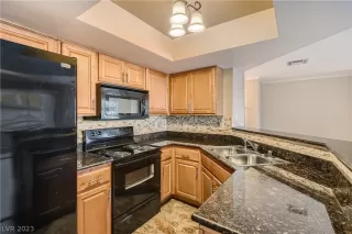 Photo #4: 2470068 Listing 