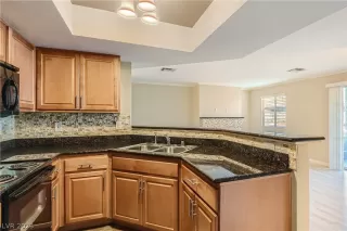 Photo #5: 2470068 Listing 