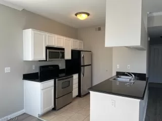 Photo #6: 2470100 Listing 