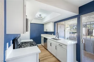 Photo #2: 2470111 Listing