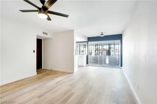 Photo #3: 2470111 Listing