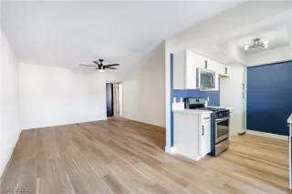 Photo #4: 2470111 Listing