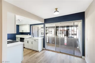 Photo #5: 2470111 Listing