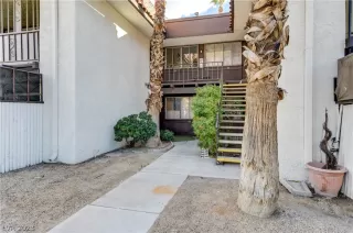 Photo #6: 2470111 Listing