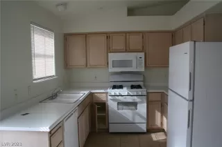 Photo #2: 2470128 Listing 