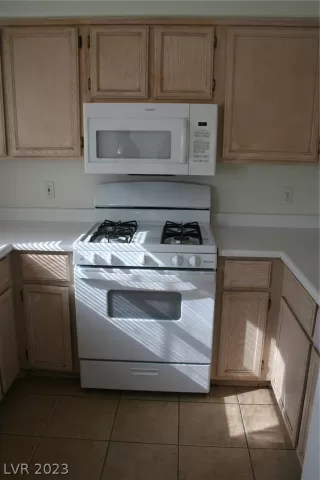 Photo #5: 2470128 Listing 