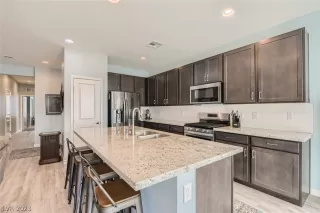 Photo #3: 2470160 Listing 