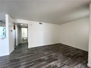 Photo #3: 2470162 Listing 