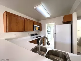 Photo #5: 2470162 Listing 