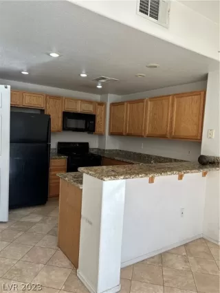 Photo #3: 2470204 Listing 