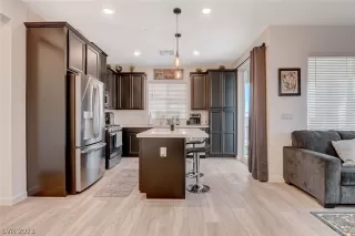 Photo #4: 2470216 Listing