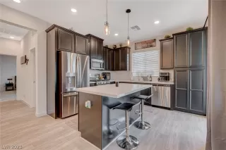 Photo #5: 2470216 Listing