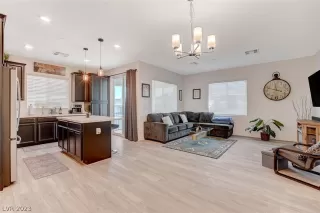 Photo #6: 2470216 Listing