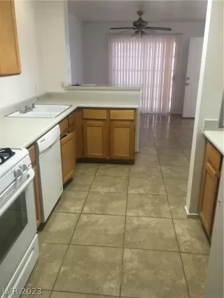 Photo #5: 2470232 Listing 